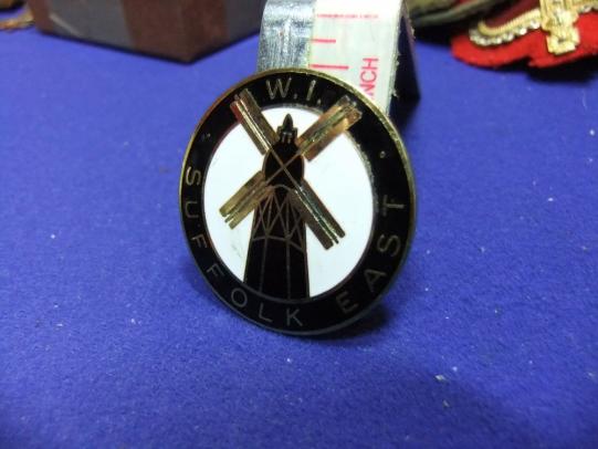 WI Womens institute suffolk east brooch badge