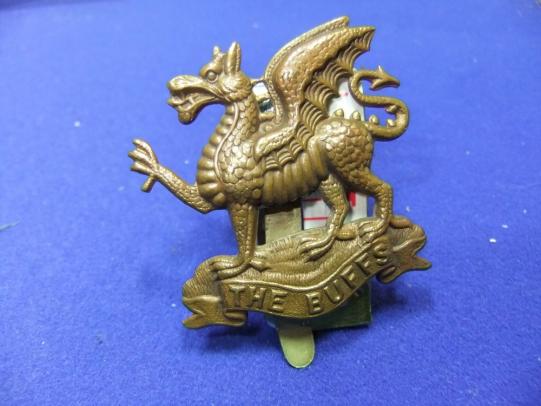 The buffs royal east kent regiment army military cap badge