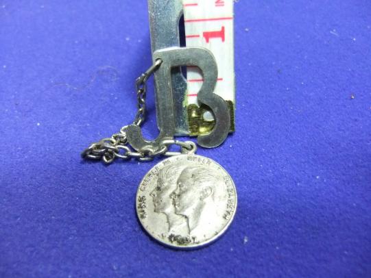 John bull bulletin fob badge compliments 1937 george eluizabeth advert advertising