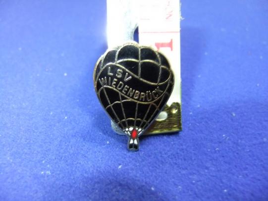 Hot air balloon badge aviation advert advertising lsv wiedenbruck bank blimp