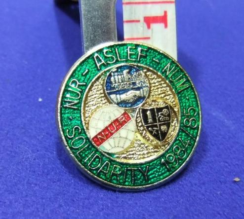 NUR NUM ASLEF solidarity union badge 1984 85 miners strike support member railway