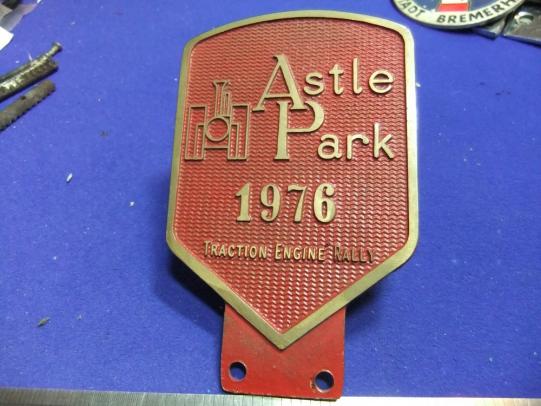 Motor car club grille badge astle park traction engine rally 1976 bumper motoring