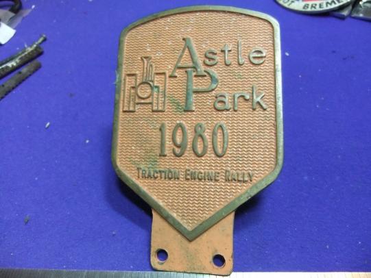 Motor car club grille badge astle park traction engine rally 1980 bumper motoring