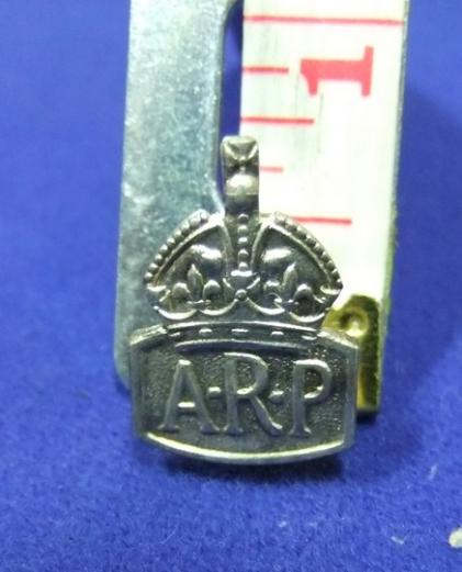 ww2 badge ARP air raid precautions kings home front war effort civilian civil