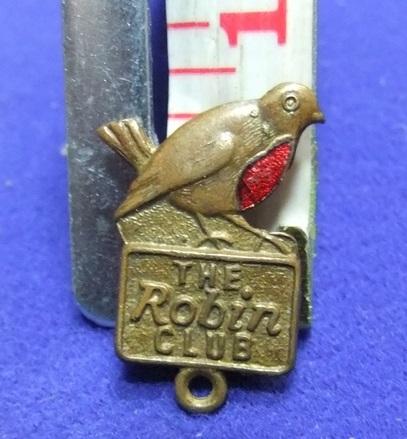 Childrens club badge The Robin Club comic member membership 1950s annual