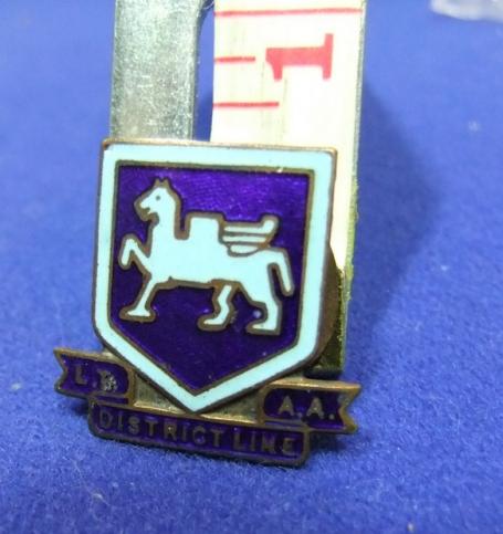 LT London transport district line 2099 aa badge staff worker ww2 ?