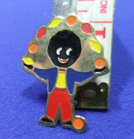 robertsons golly badge brooch juggler 1990s