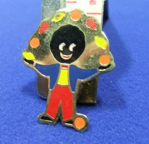 robertsons golly badge brooch juggler 1990s