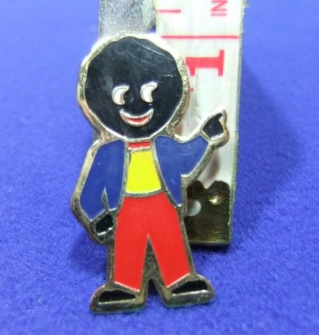 robertsons golly badge brooch standard 1990s