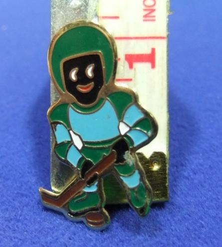 robertsons golly badge brooch ice hockey player 1996