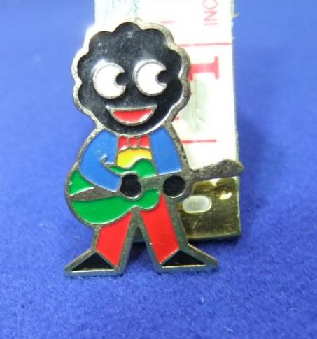 robertsons golly badge brooch guitar guitarist 1980s