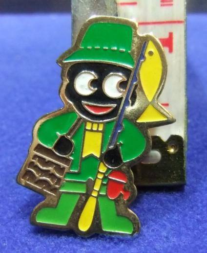 robertsons golly badge brooch fisherman angler 1980s