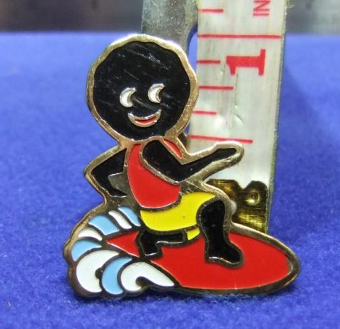 robertsons golly badge brooch surfer 1990s