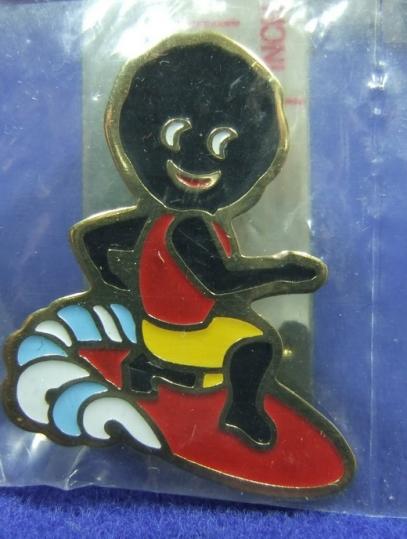 robertsons golly badge brooch surfer 1990
