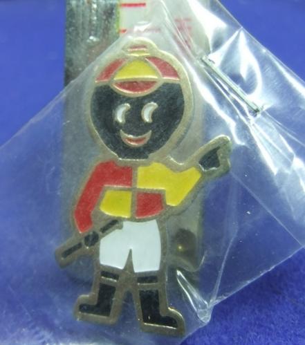 Robertsons golly badge brooch jockey 1990