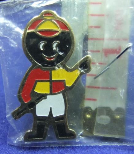 Robertsons golly badge brooch jockey 1990