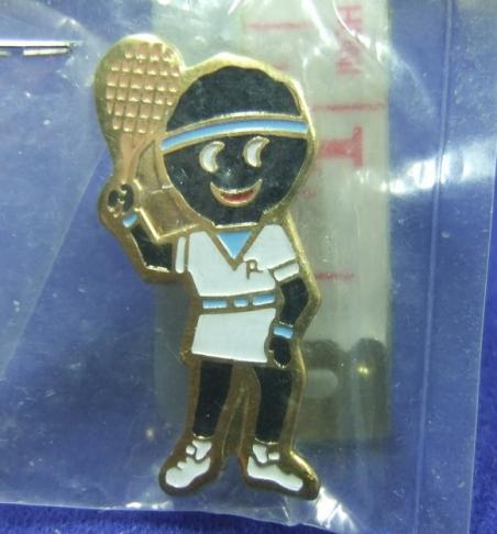 Robertsons golly badge brooch tennis player 1990