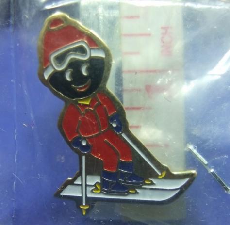 Robertsons golly badge brooch skier 1990