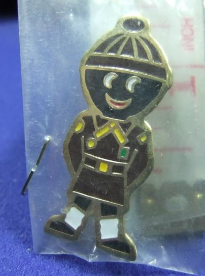 Robertsons golly badge brooch brownie 1990
