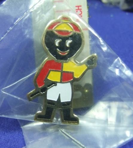 Robertsons golly badge brooch jockey 1990