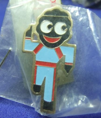 Robertsons golly badge brooch jogger 1980s