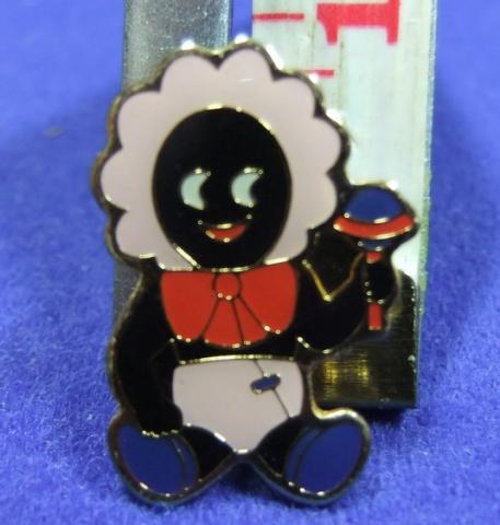 Robertsons 1996 Golly baby limited edition badge
