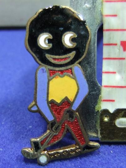 Robertson 1970 Golly hockey player badge Gomm