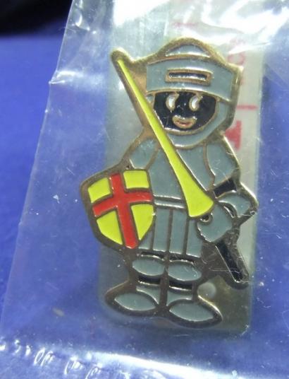 Robertsons golly badge brooch knight 1996