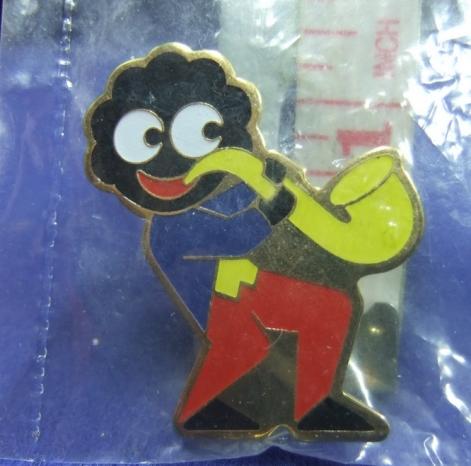 Robertsons golly badge brooch saxophonist saxaphone 1998