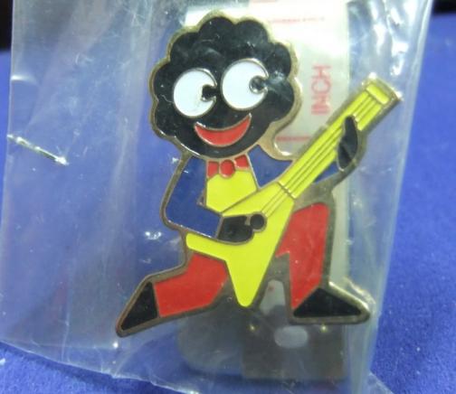 Robertsons golly badge brooch guitar guitarist 1998