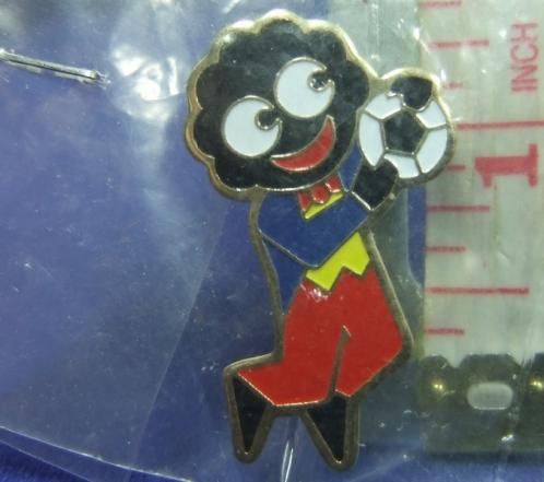 Robertsons golly badge brooch goalkeeper 1998