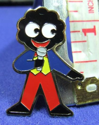 Robertsons golly badge brooch singer 1998