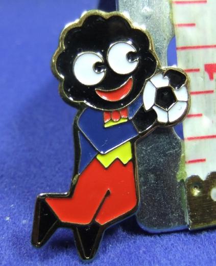 Robertsons golly badge brooch goalkeeper 1998