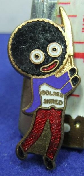 Robertsons jam golly badge cricket cricketer advert fattorini