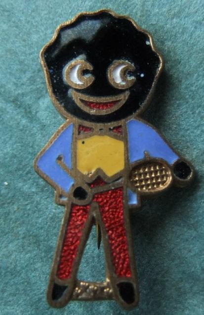 Robertson Golly Tennis Player badge gomm yellow 1970s