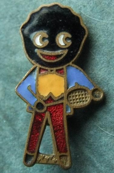 Robertson Golly Tennis Player badge gomm yellow 1970s