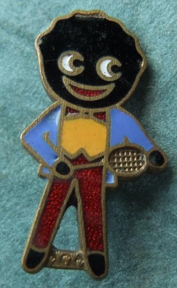 Robertson Golly Tennis Player badge gomm yellow 1970s