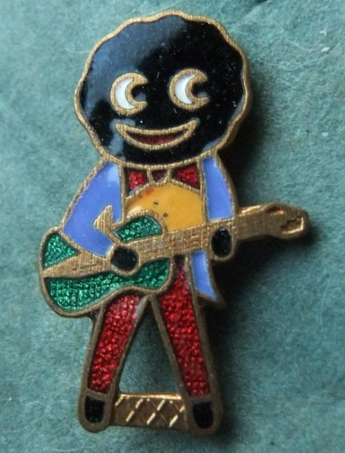Robertson Golly Guitar Guitarist badge gomm yellow 1970s