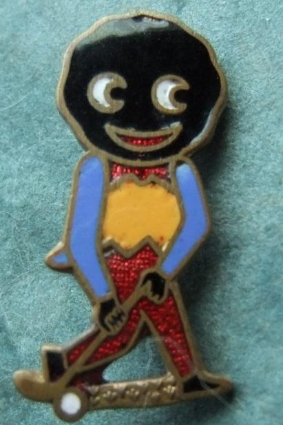 Robertson 1970 Golly hockey player badge Gomm