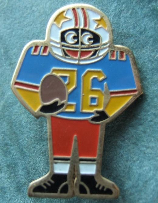 Robertsons Golly American Football Footballer badge