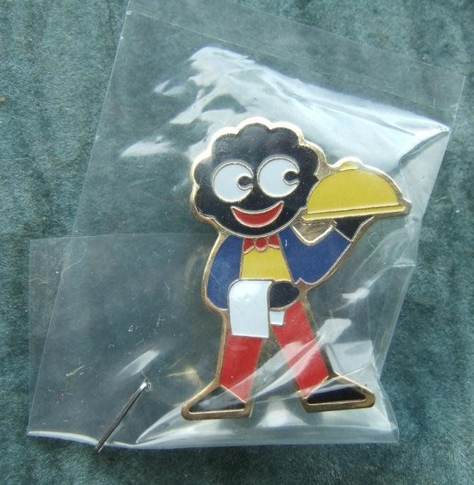 Robertsons Golly Badge 1998 Set Waiter