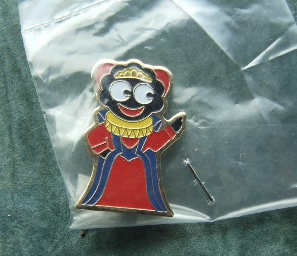 Robertsons Golly Badge 1999 Fancy Dress Set Queen