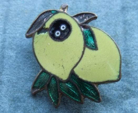 Robertsons pre war Golly lemon fruit badge Miller