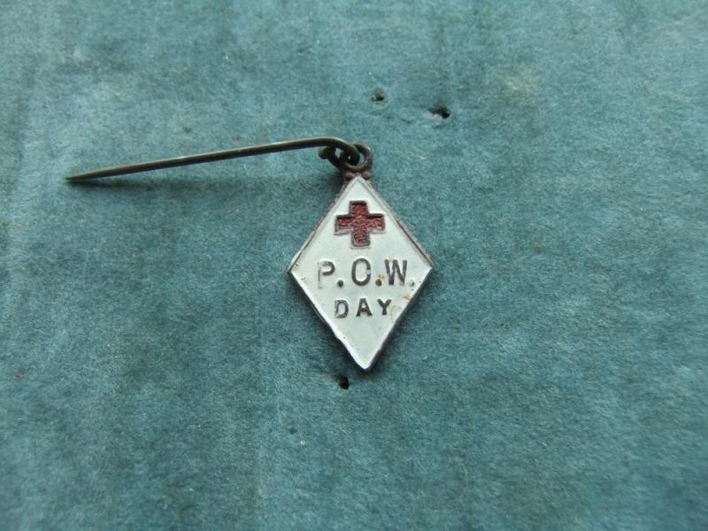 ww red cross pow day prisoners war fund Badge