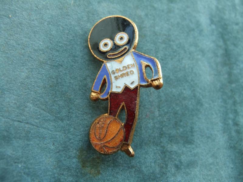 Robertsons Golly Badge Football Player Footballer F&S