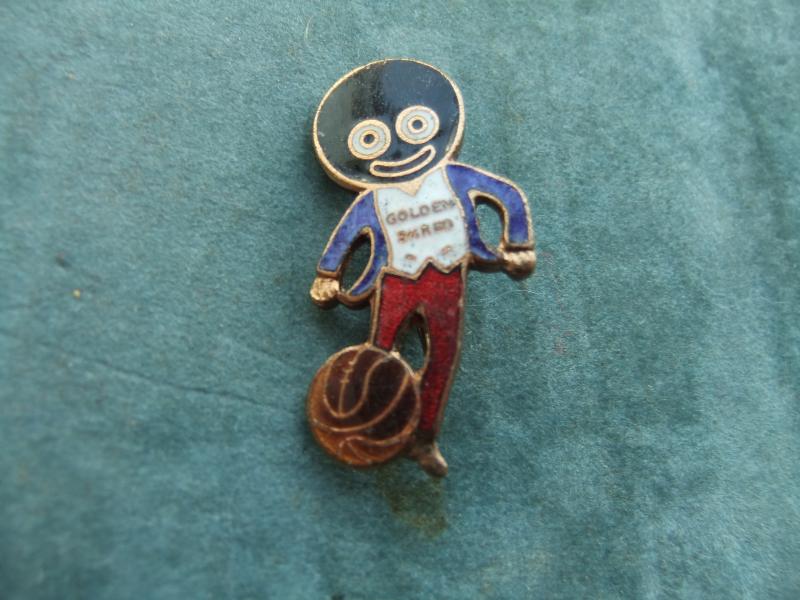 Robertsons Golly Badge Football Footballer Fattorini