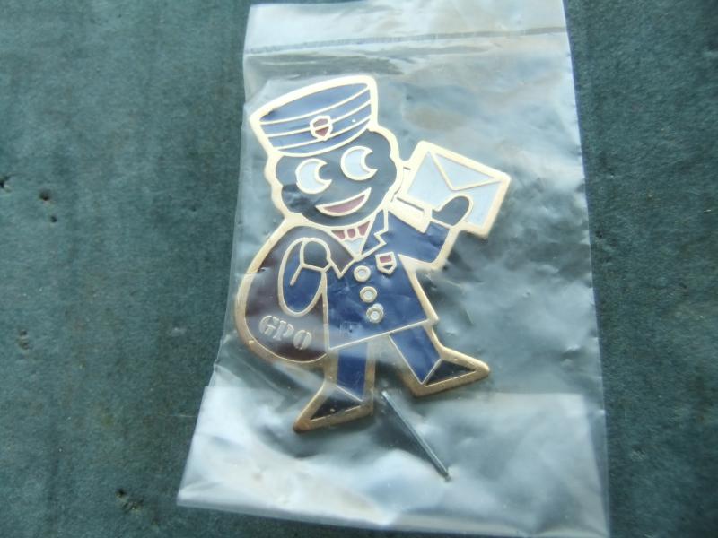robertsons golly badge postman 1980s RED & BLUE pocket