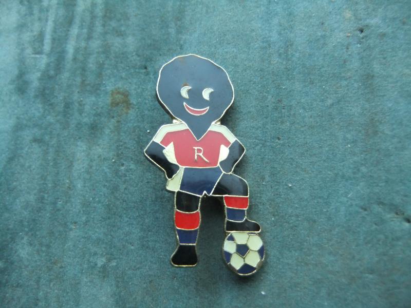 Robertsons golly badge Footballer 1993 94 large acrylic